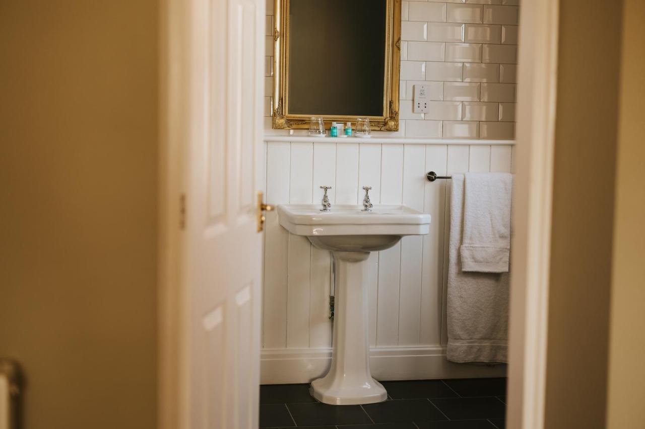 Healing Manor Hotel Grimsby Bagian luar foto