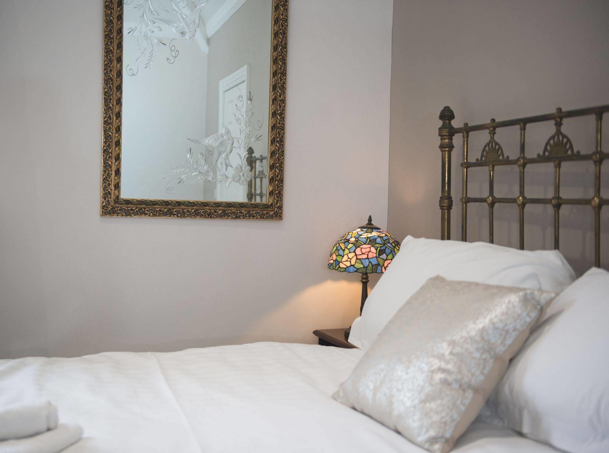 Healing Manor Hotel Grimsby Bagian luar foto